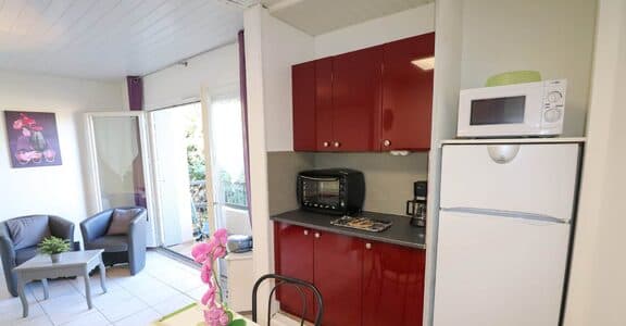 Coin cuisine de l'appartement N°275 de Ladeuille Hebergemet à Amélie les bains
